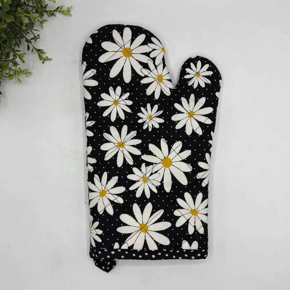 Oven Mitt, Black and White Daisy Florals Baking Mitt